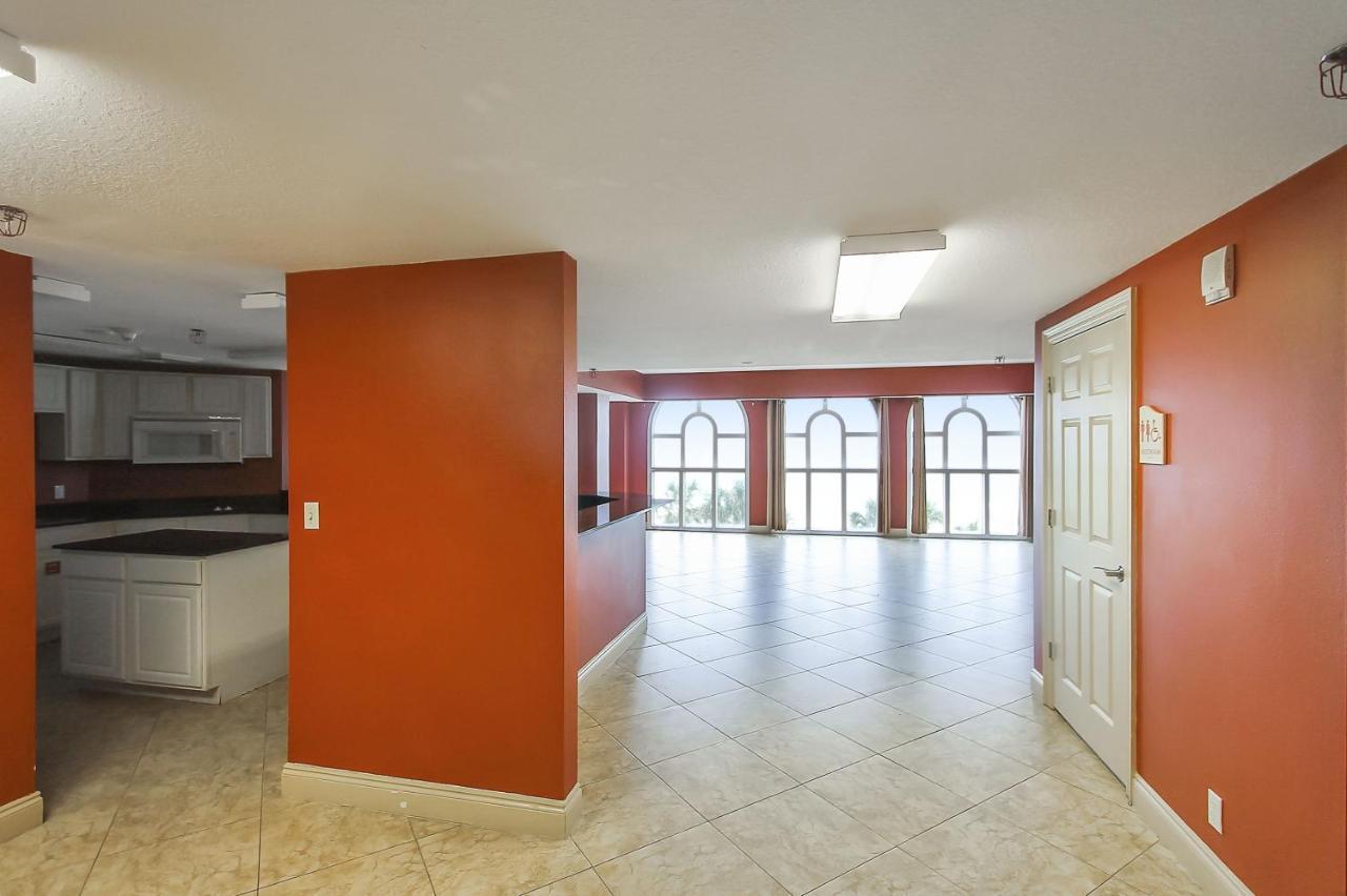 Calypso 1205 - Amazing Condo! Free Fun! Sleeps 4, Free Chairs Apartment
