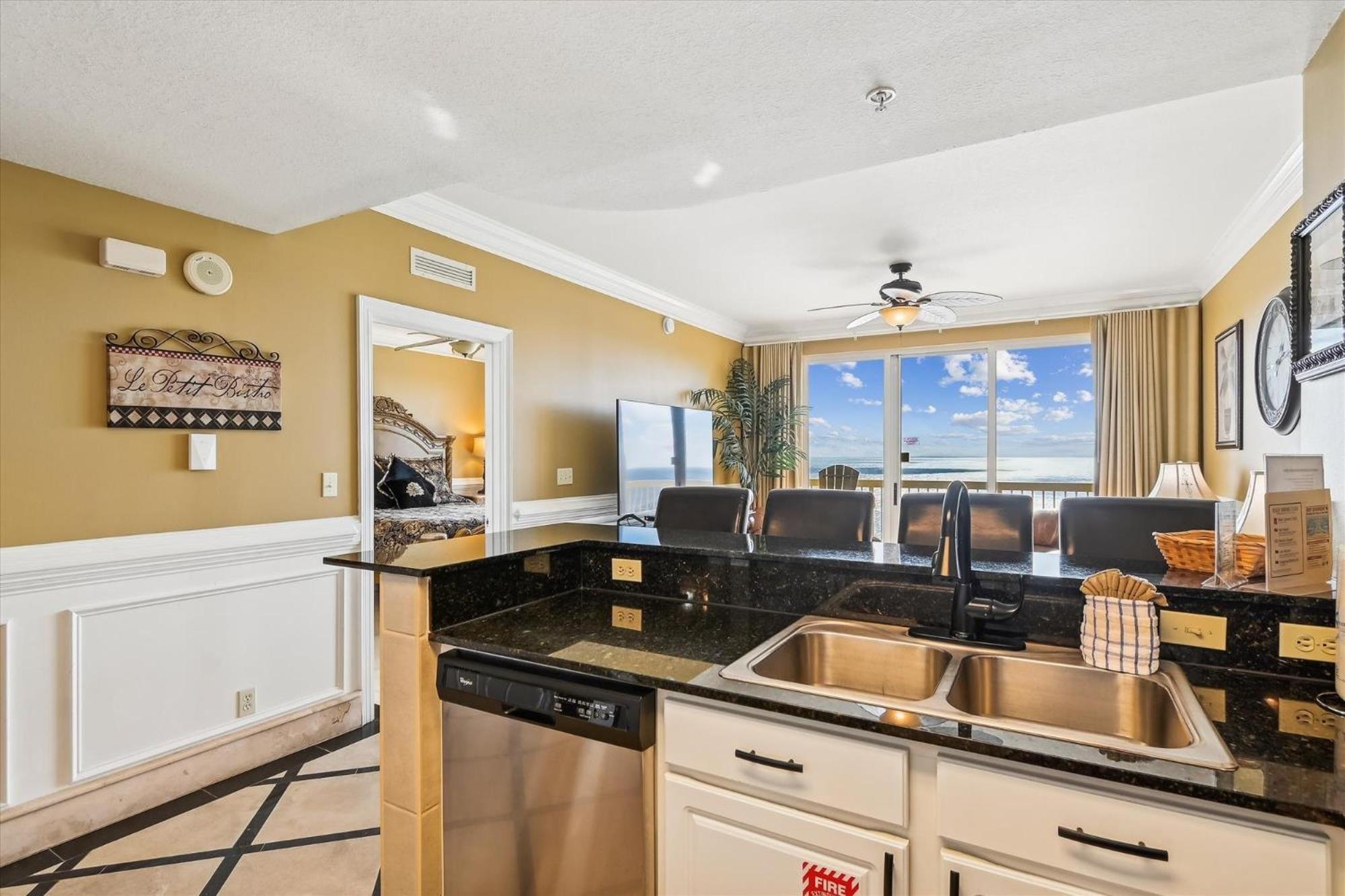 Calypso 1205 - Amazing Condo! Free Fun! Sleeps 4, Free Chairs Apartment Panama City Beach